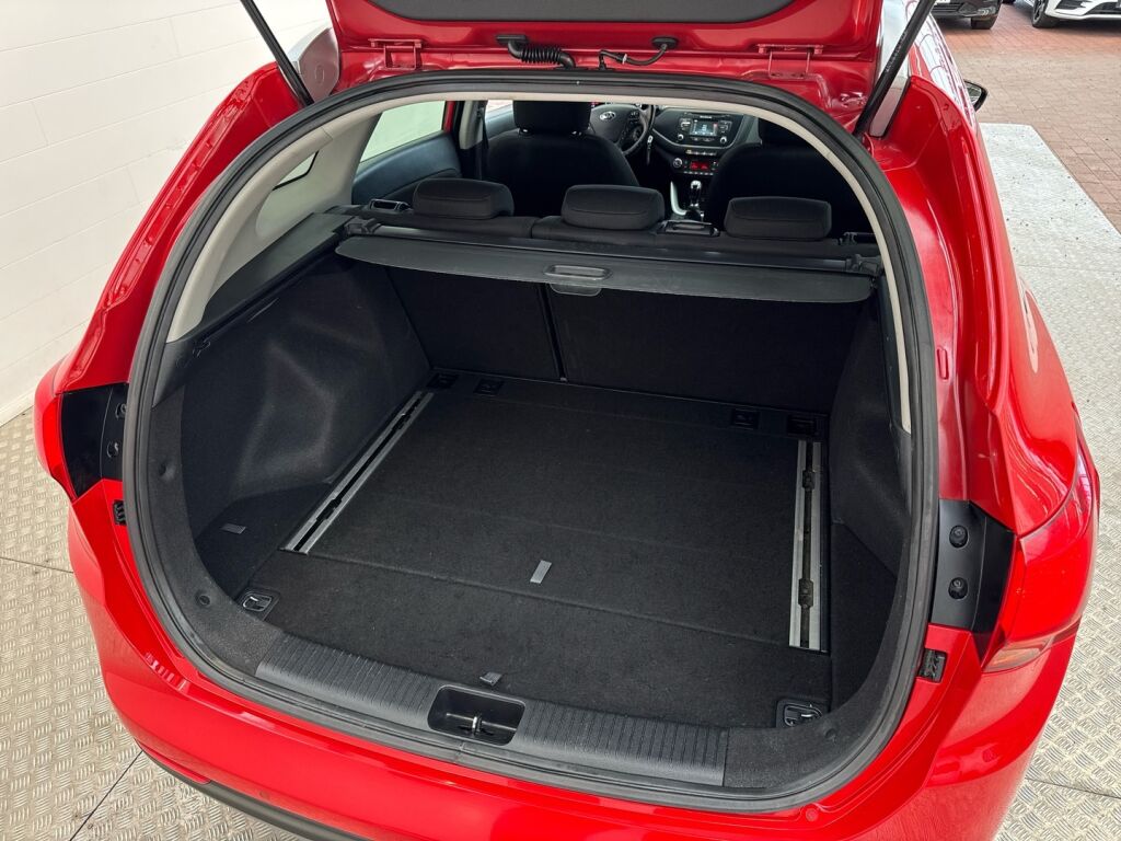 Kia Ceed 2015 Punainen