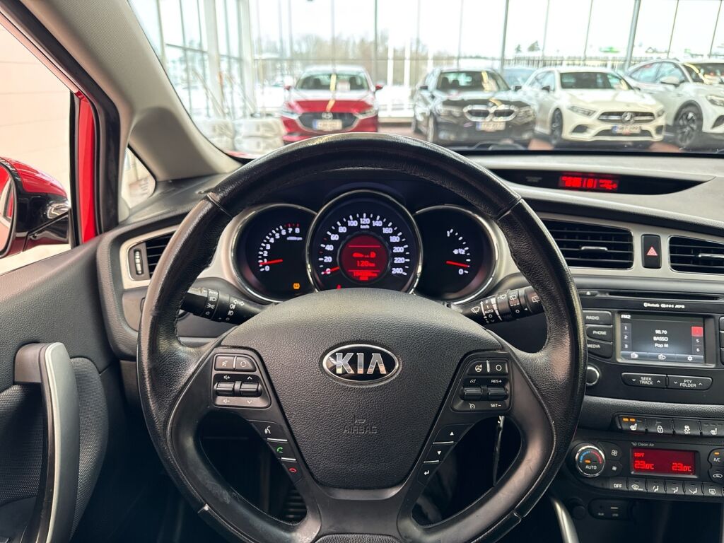 Kia Ceed 2015 Punainen