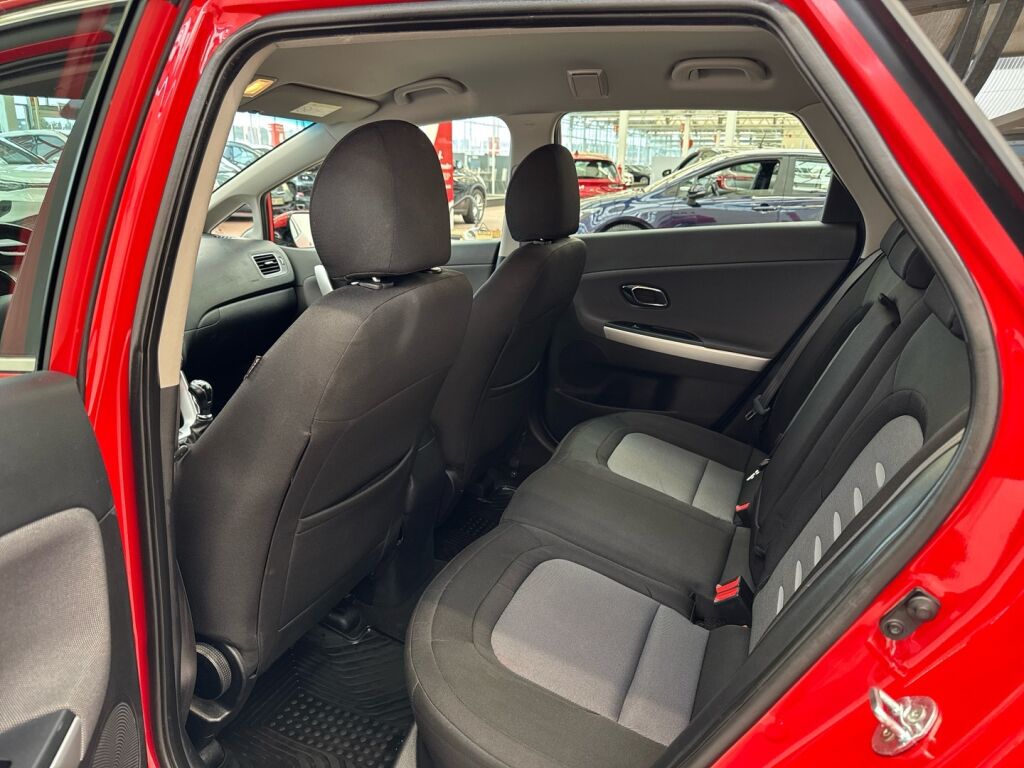 Kia Ceed 2015 Punainen