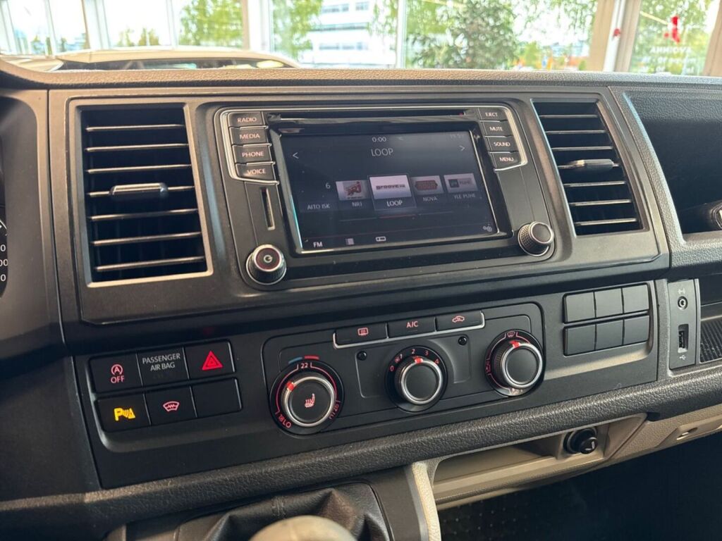 Volkswagen Transporter 2015 Punainen