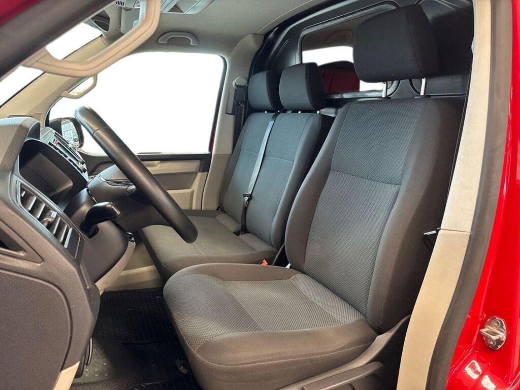 Volkswagen Transporter 2015 Punainen