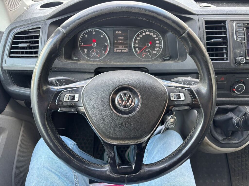 Volkswagen Transporter 2015 Punainen