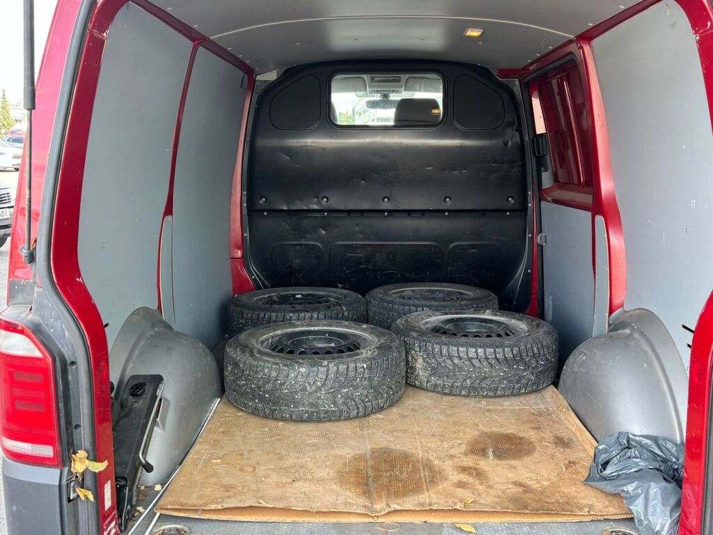Volkswagen Transporter 2015 Punainen