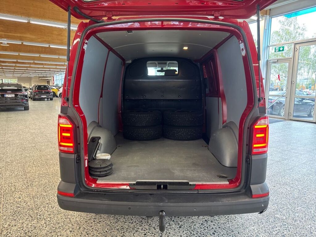 Volkswagen Transporter 2015 Punainen