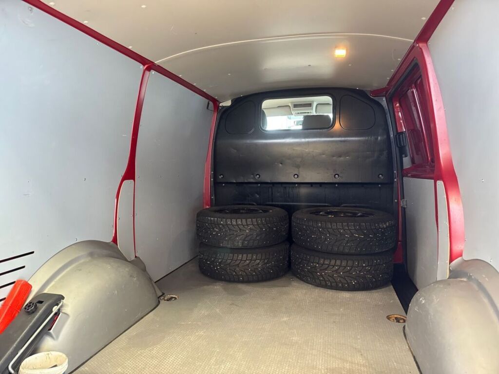 Volkswagen Transporter 2015 Punainen