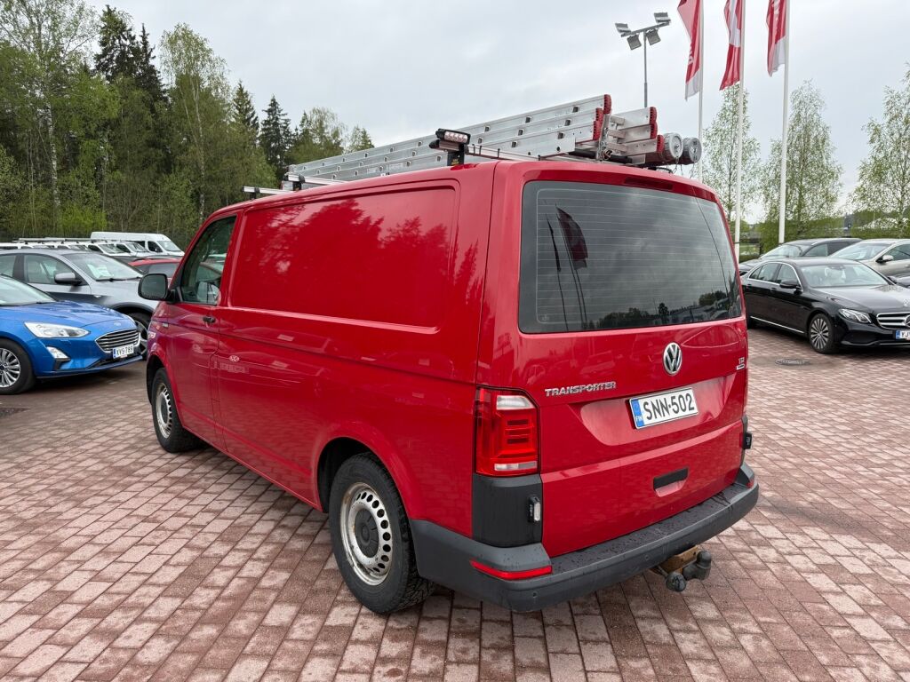 Volkswagen Transporter 2016 Punainen