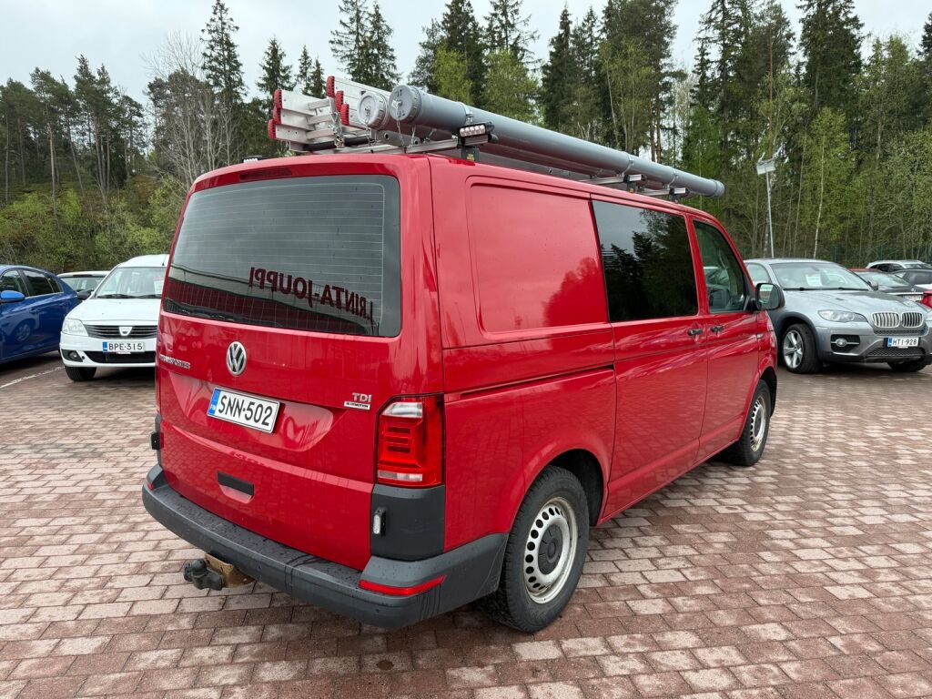 Volkswagen Transporter 2016 Punainen
