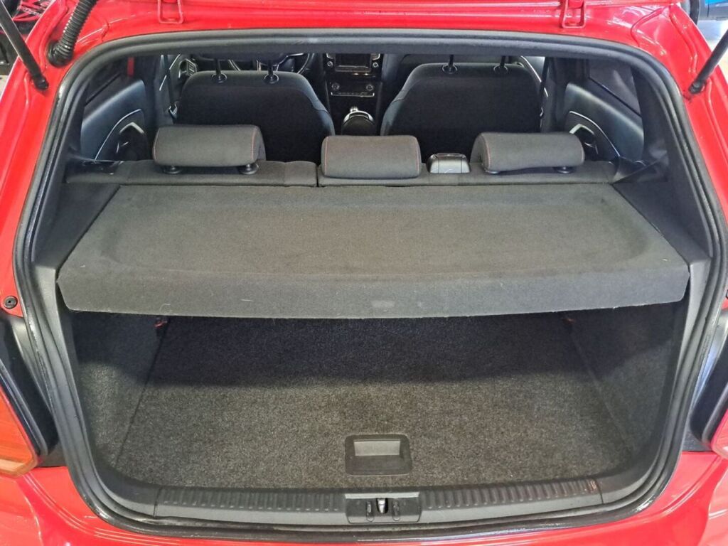 Volkswagen Polo 2015 Punainen