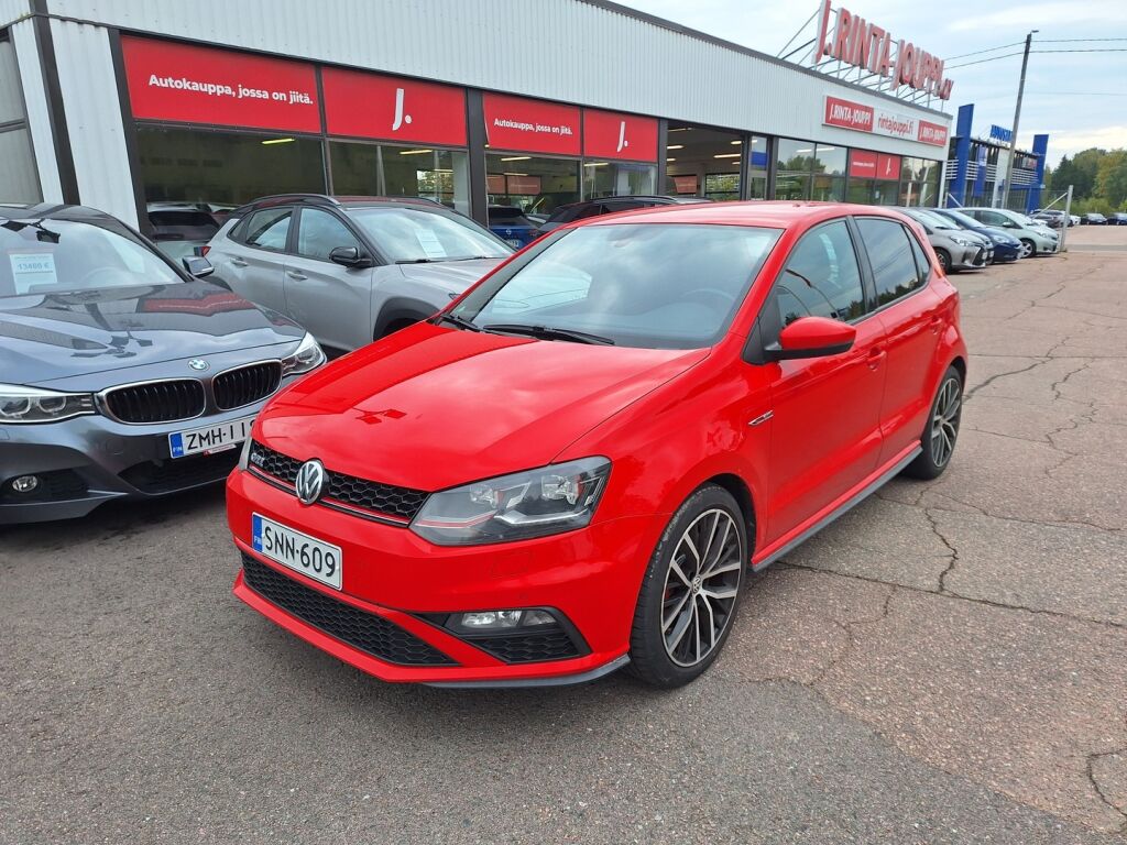 Volkswagen Polo 2015 Punainen