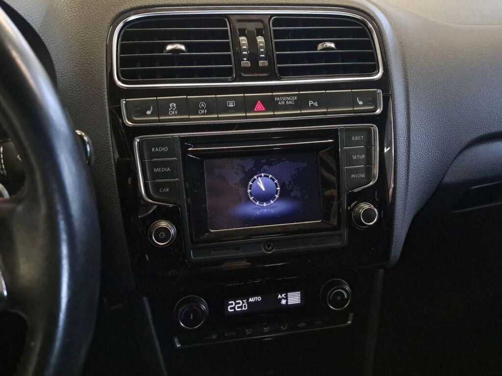 Volkswagen Polo 2015 Punainen