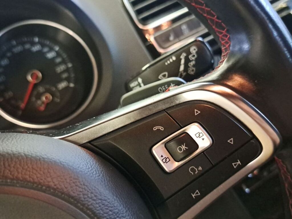 Volkswagen Polo 2015 Punainen