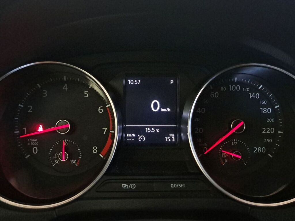 Volkswagen Polo 2015 Punainen