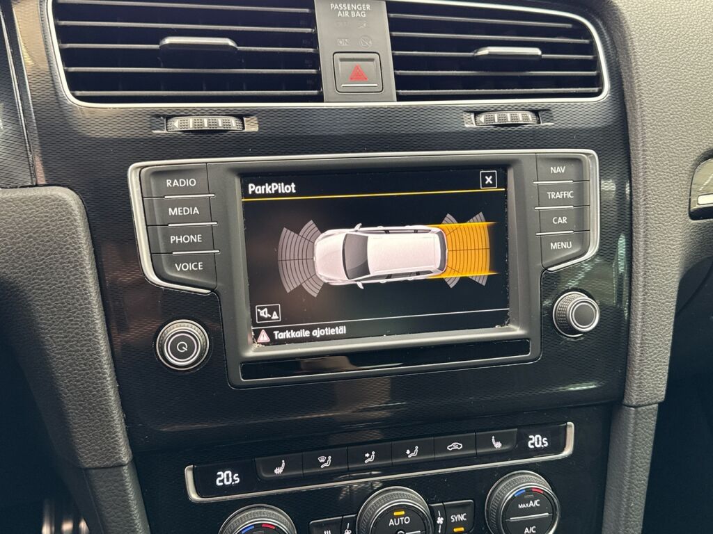 Volkswagen Golf 2016 Punainen