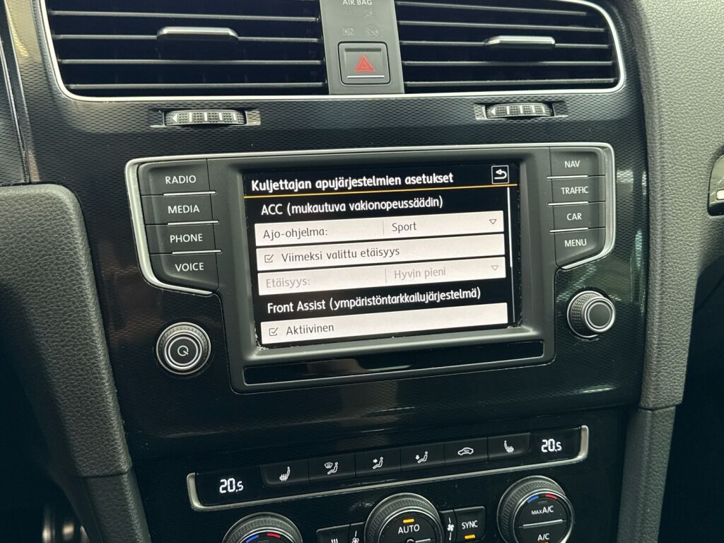 Volkswagen Golf 2016 Punainen