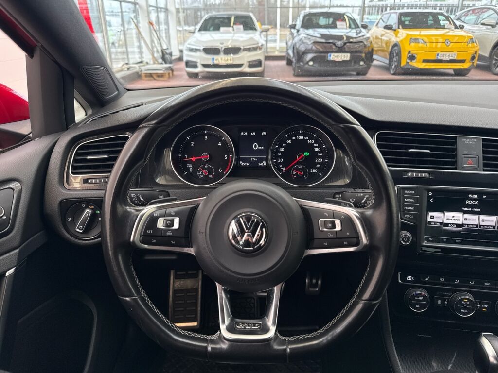 Volkswagen Golf 2016 Punainen
