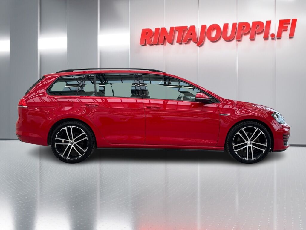 Volkswagen Golf 2016 Punainen