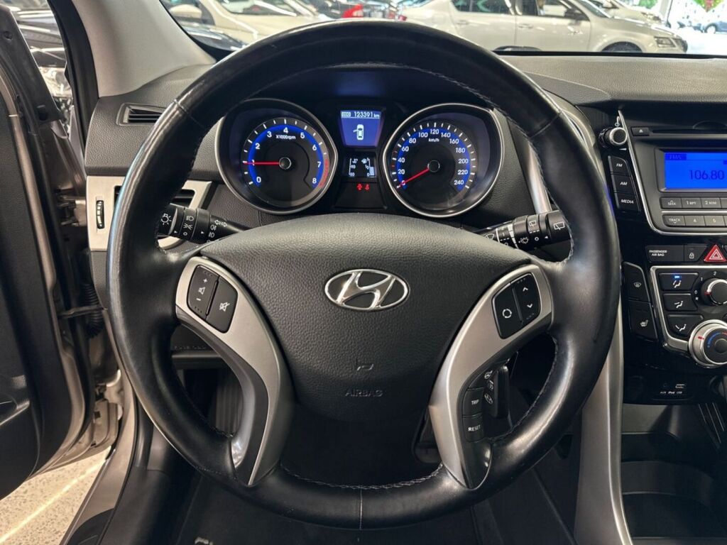 Hyundai i30 Wagon 2016 Ruskea (beige)