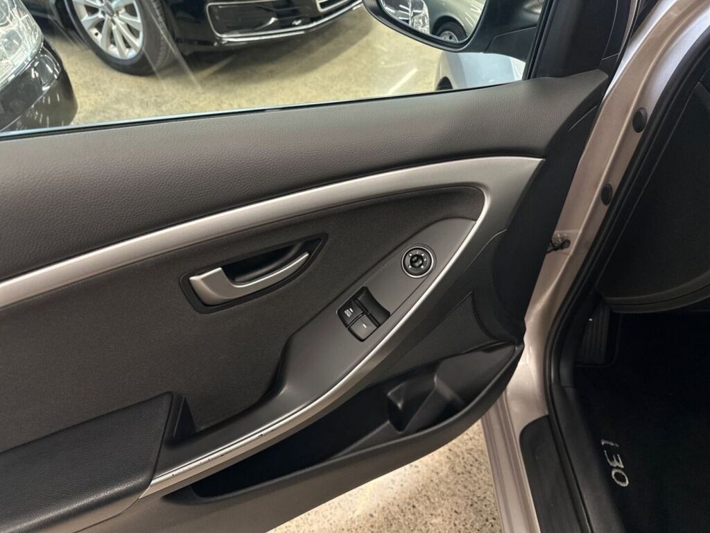 Hyundai i30 Wagon 2016 Ruskea (beige)