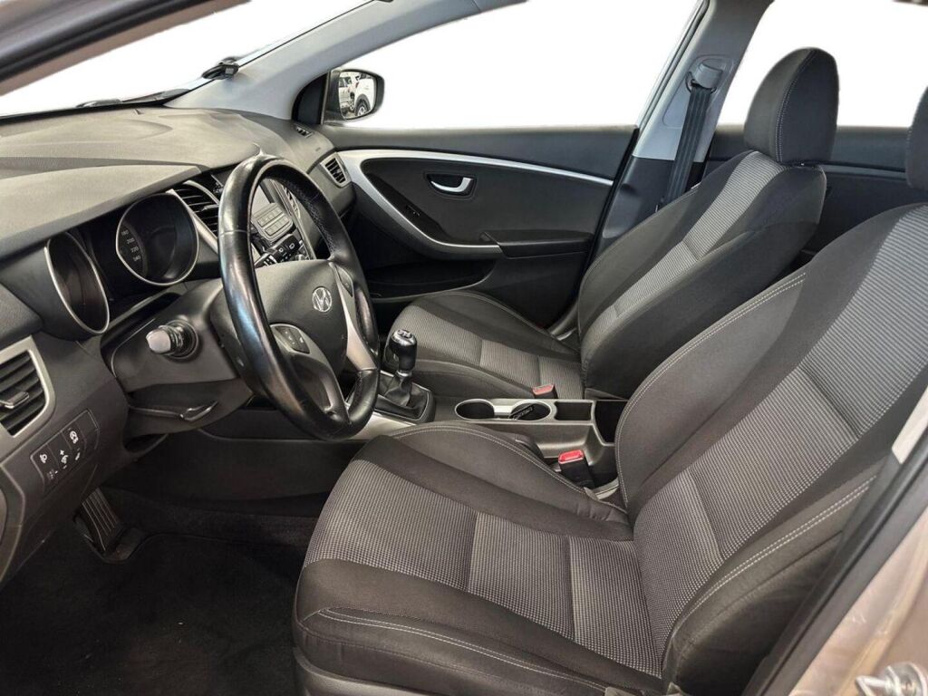 Hyundai i30 Wagon 2016 Ruskea (beige)
