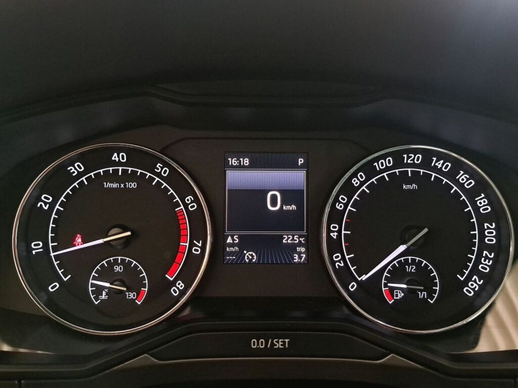 Skoda Superb 2016 Ruskea (beige)