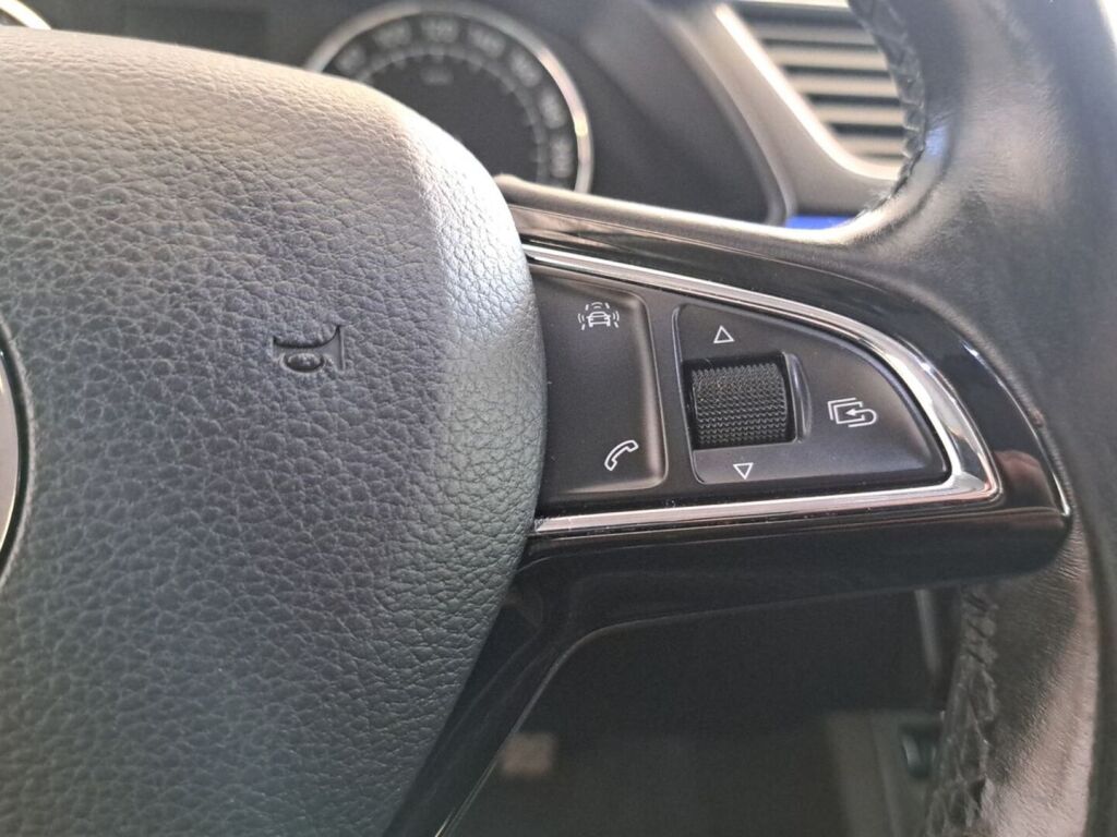 Skoda Superb 2016 Ruskea (beige)