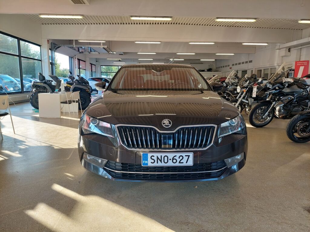 Skoda Superb 2016 Ruskea (beige)
