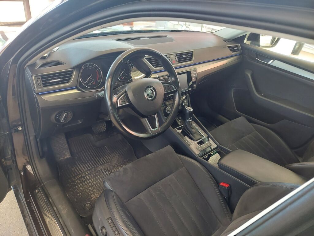 Skoda Superb 2016 Ruskea (beige)