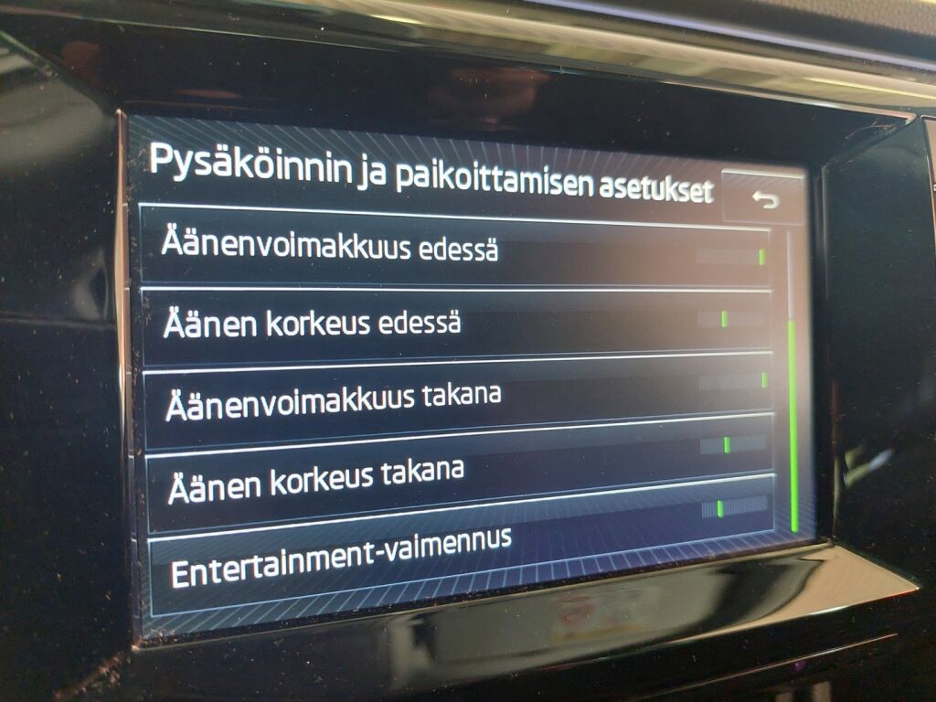Skoda Superb 2016 Ruskea (beige)