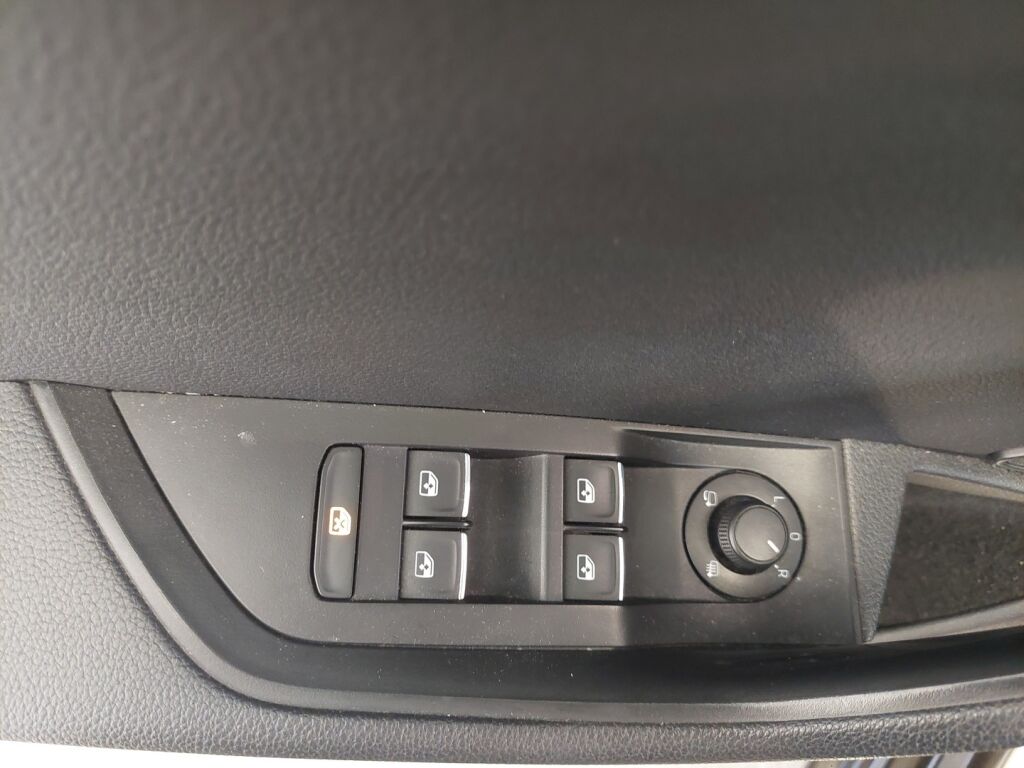 Skoda Superb 2016 Ruskea (beige)