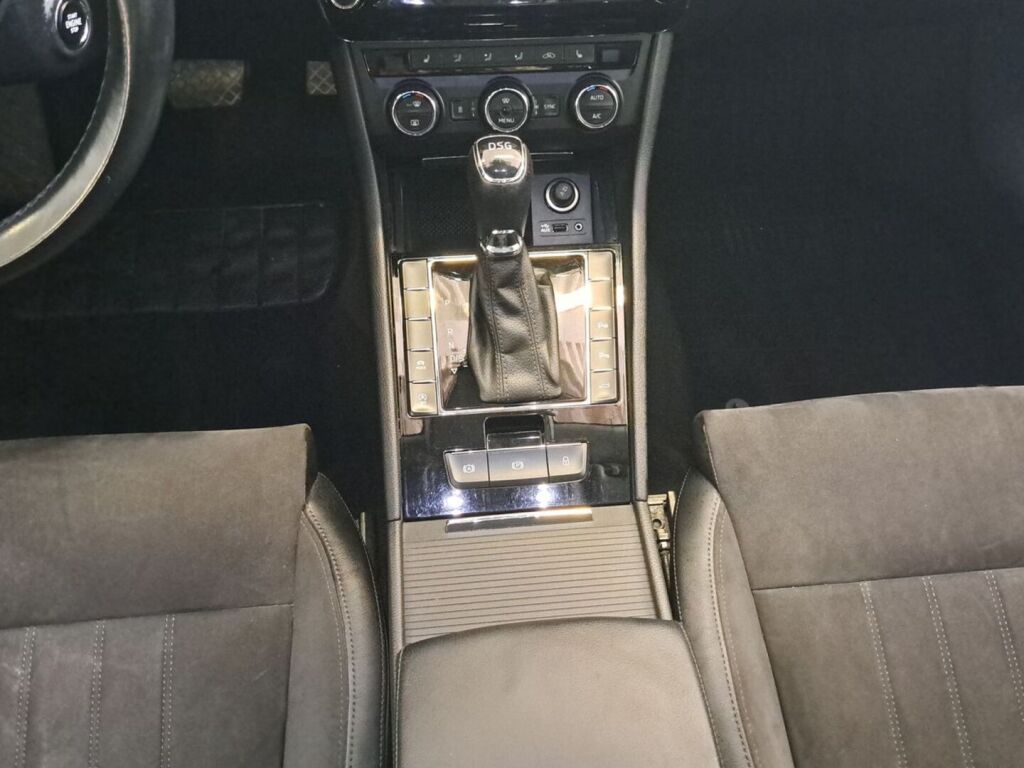 Skoda Superb 2016 Ruskea (beige)