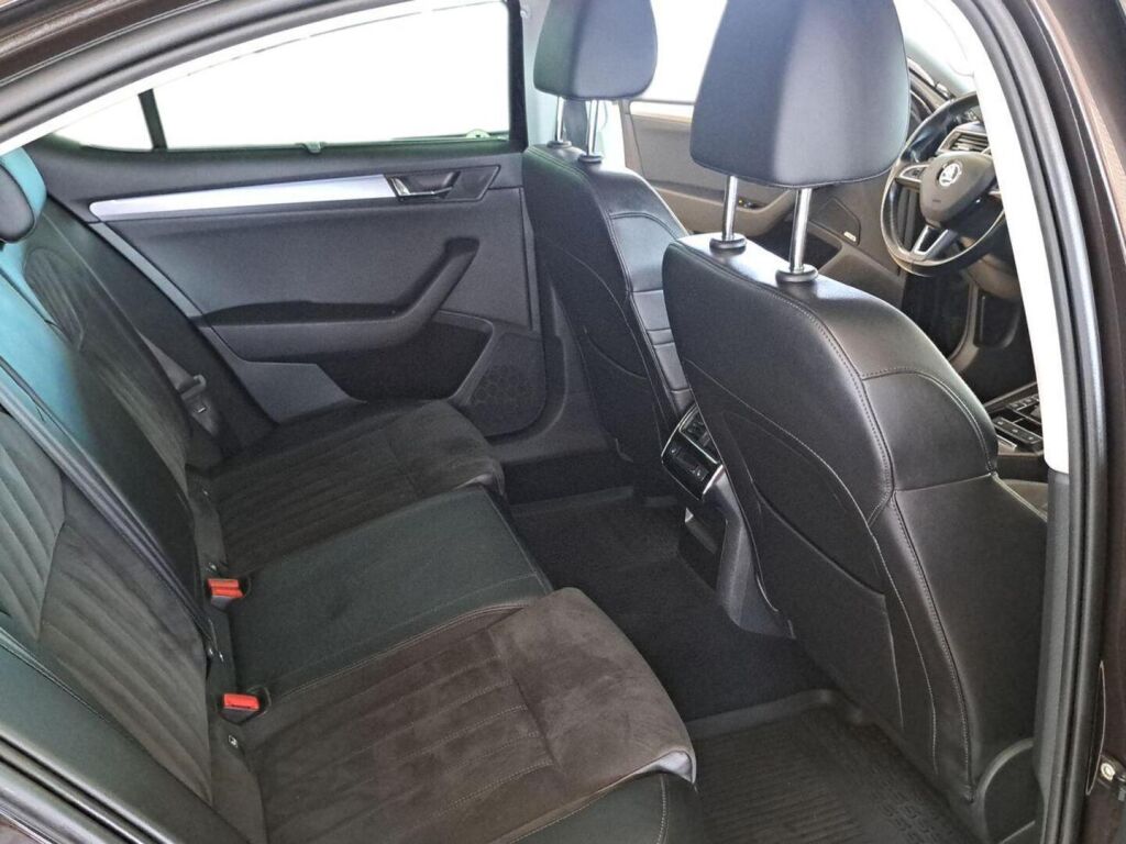 Skoda Superb 2016 Ruskea (beige)