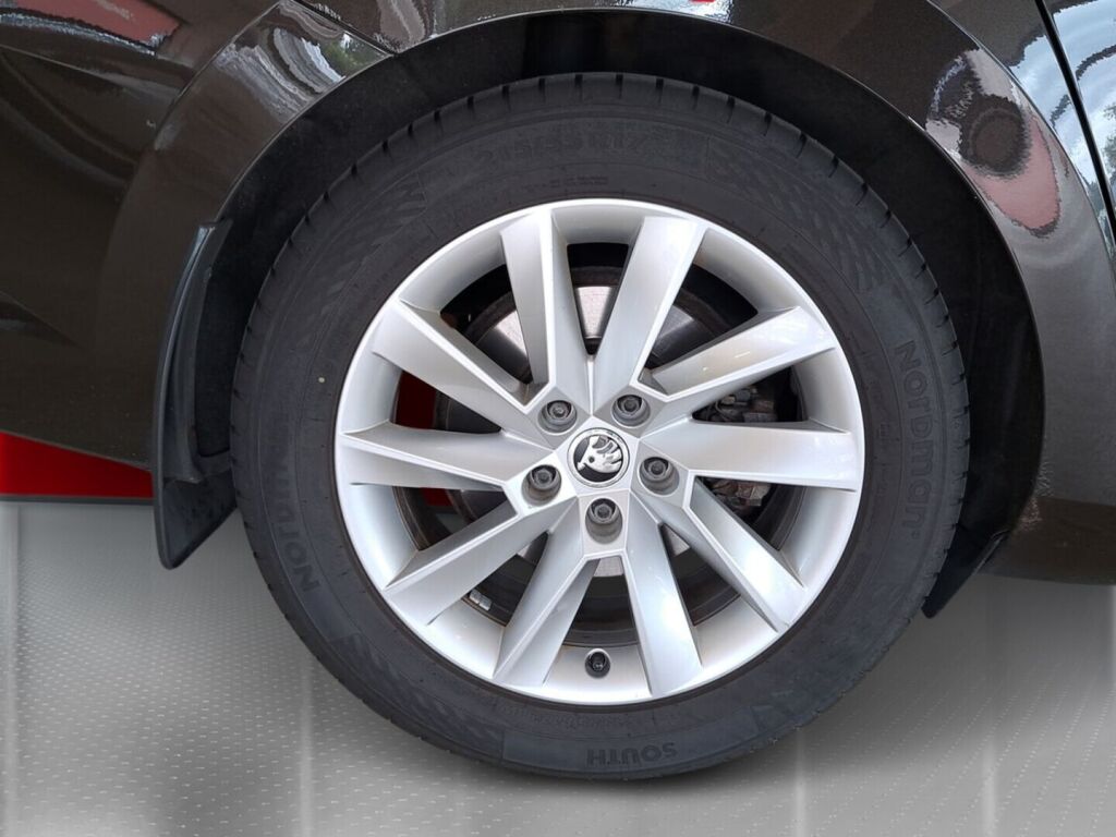 Skoda Superb 2016 Ruskea (beige)
