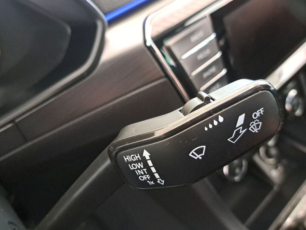 Skoda Superb 2016 Ruskea (beige)