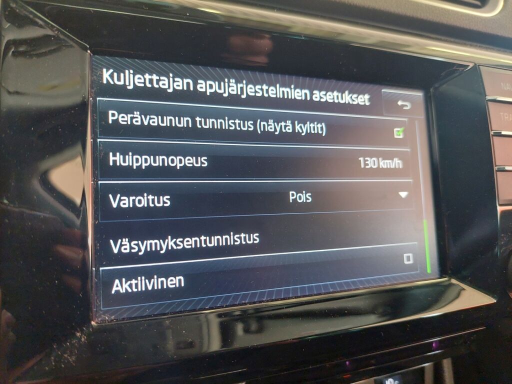 Skoda Superb 2016 Ruskea (beige)