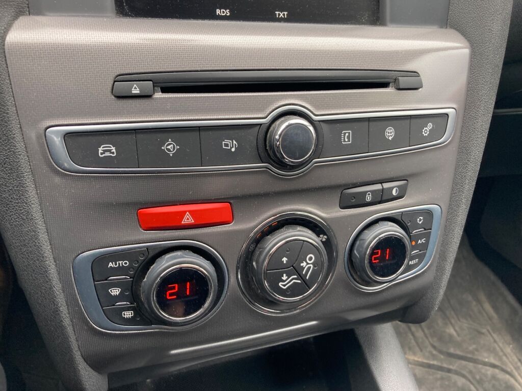 Citroen C4 2016 Metallinhohto Punainen