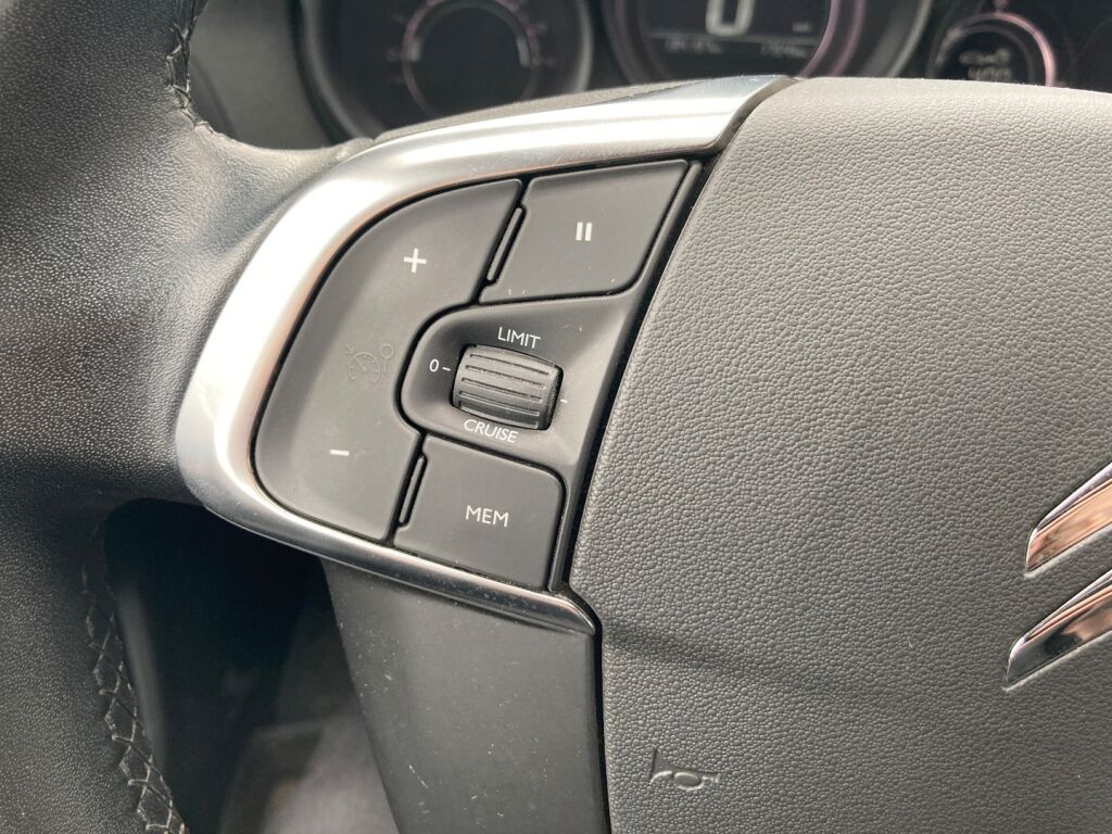 Citroen C4 2016 Metallinhohto Punainen