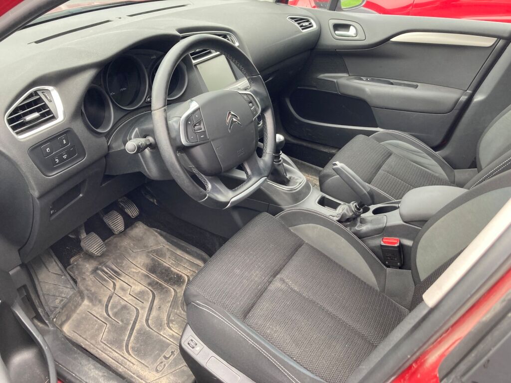 Citroen C4 2016 Metallinhohto Punainen