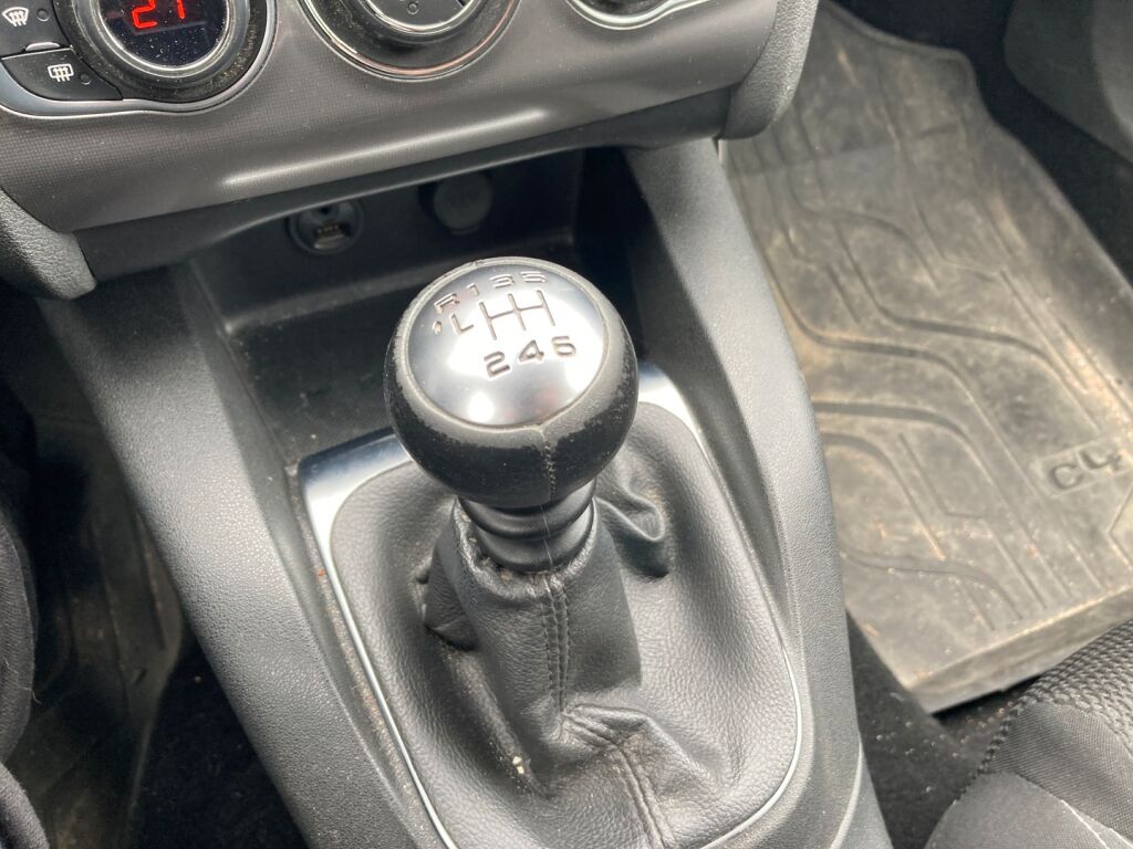 Citroen C4 2016 Metallinhohto Punainen