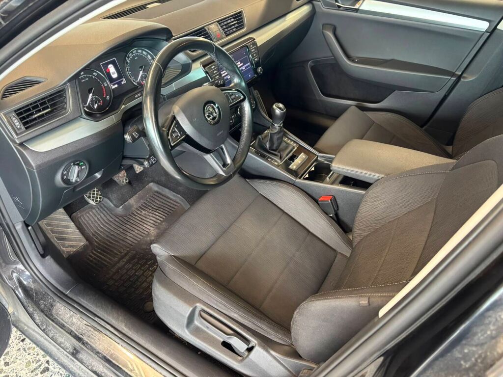 Skoda Superb 2016 Musta