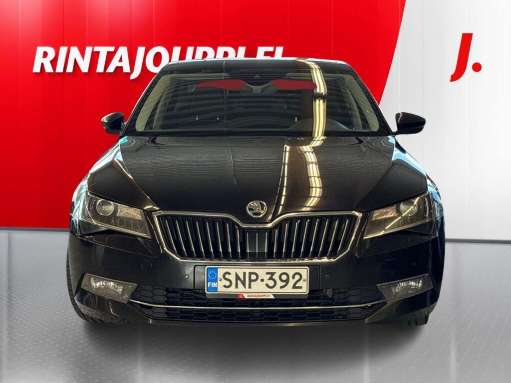 Skoda Superb 2016 Musta