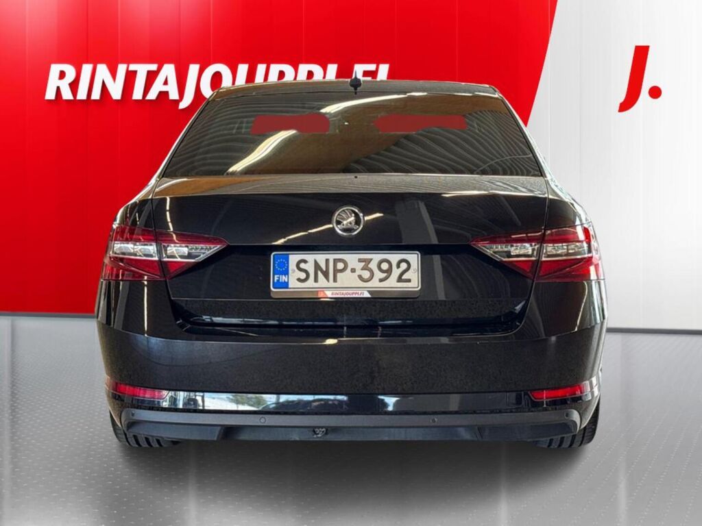 Skoda Superb 2016 Musta