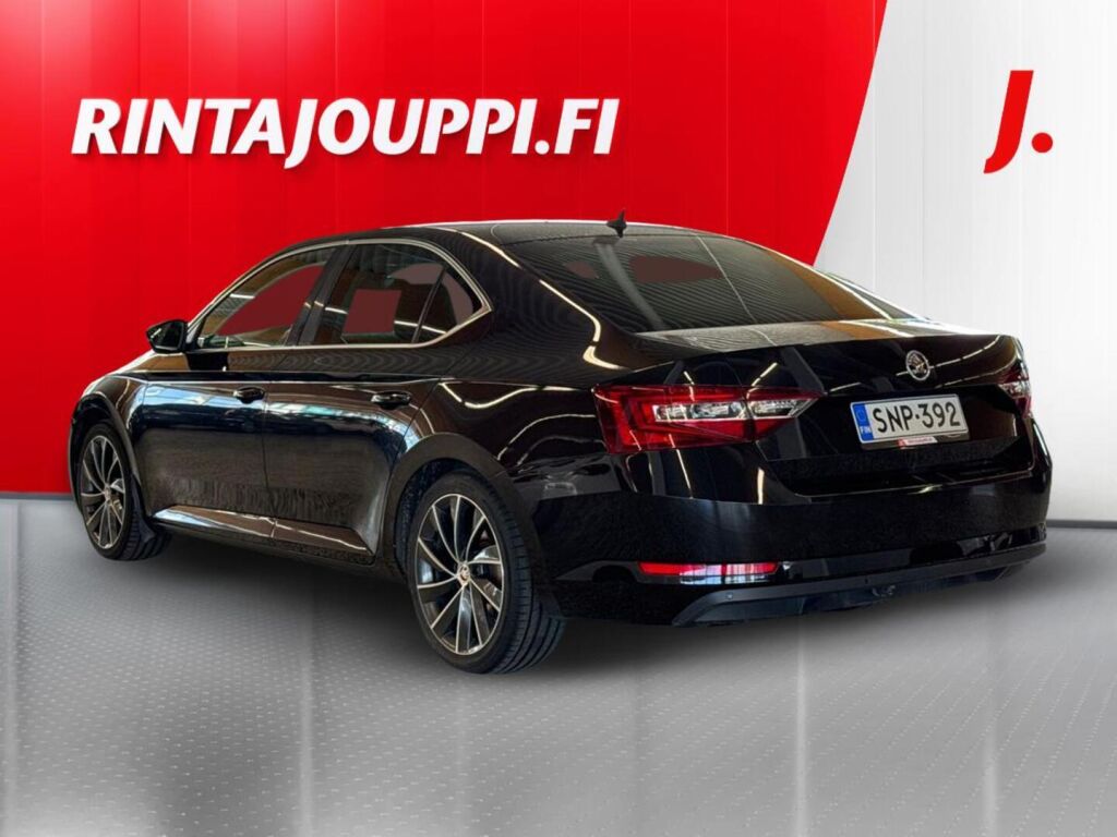 Skoda Superb 2016 Musta
