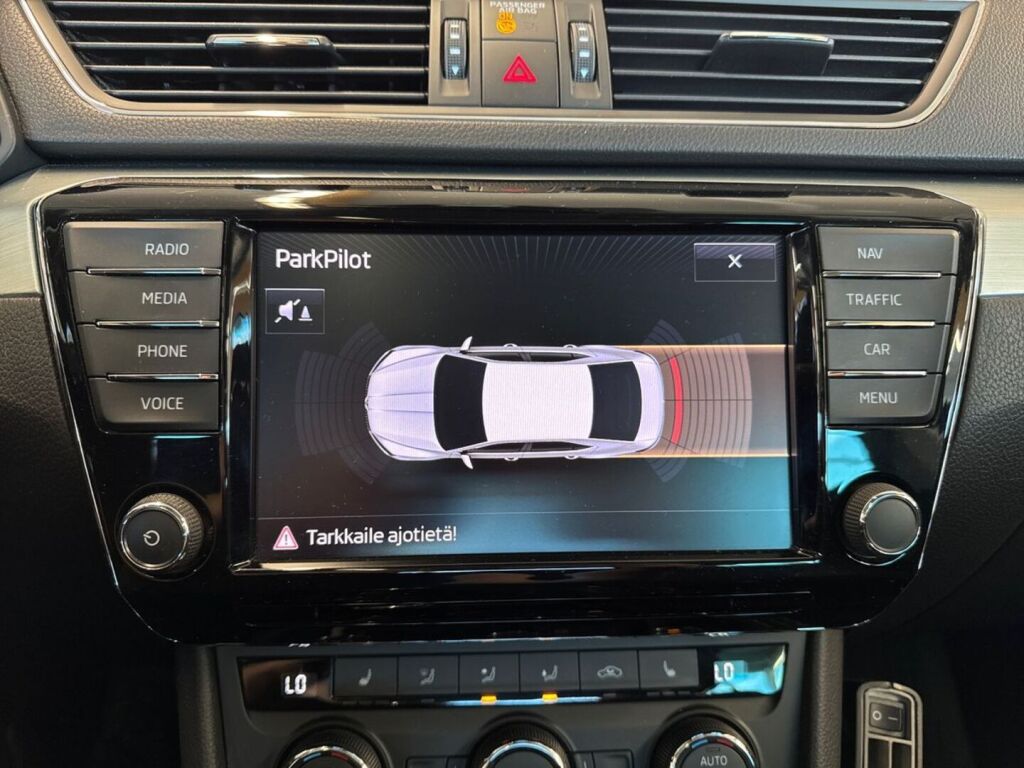 Skoda Superb 2016 Musta