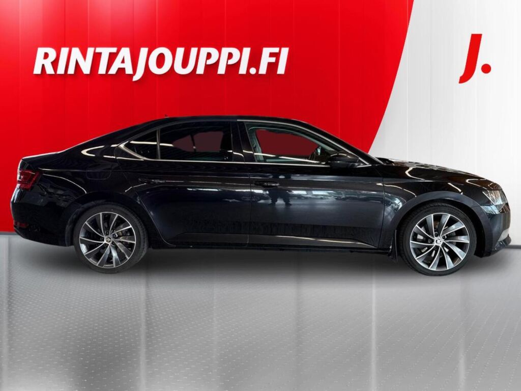 Skoda Superb 2016 Musta