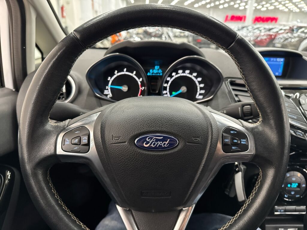 Ford Fiesta 2016 Valkoinen