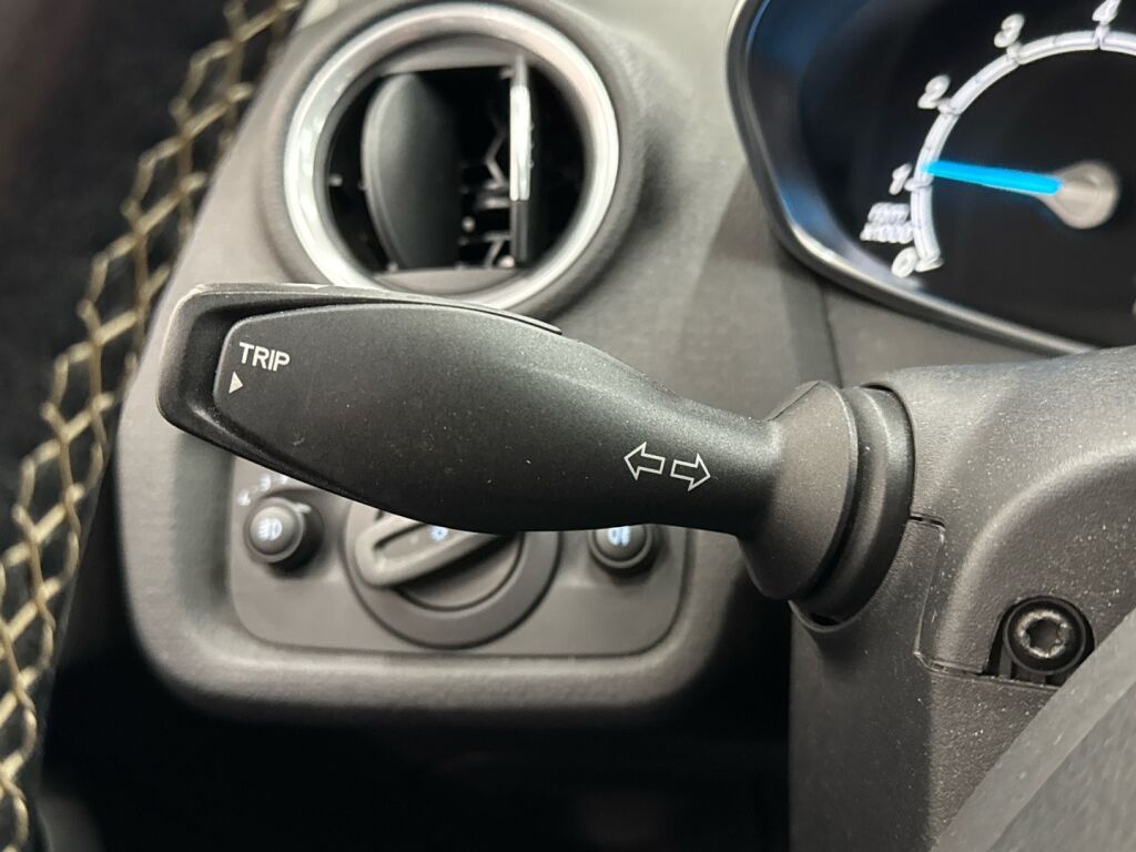 Ford Fiesta 2016 Valkoinen