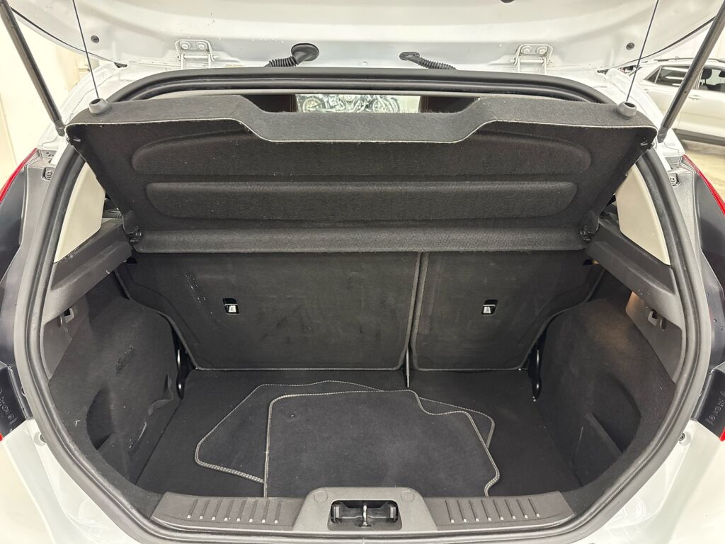 Ford Fiesta 2016 Valkoinen