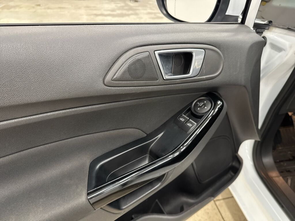 Ford Fiesta 2016 Valkoinen