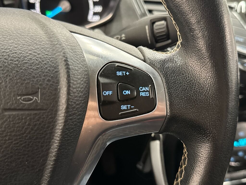 Ford Fiesta 2016 Valkoinen