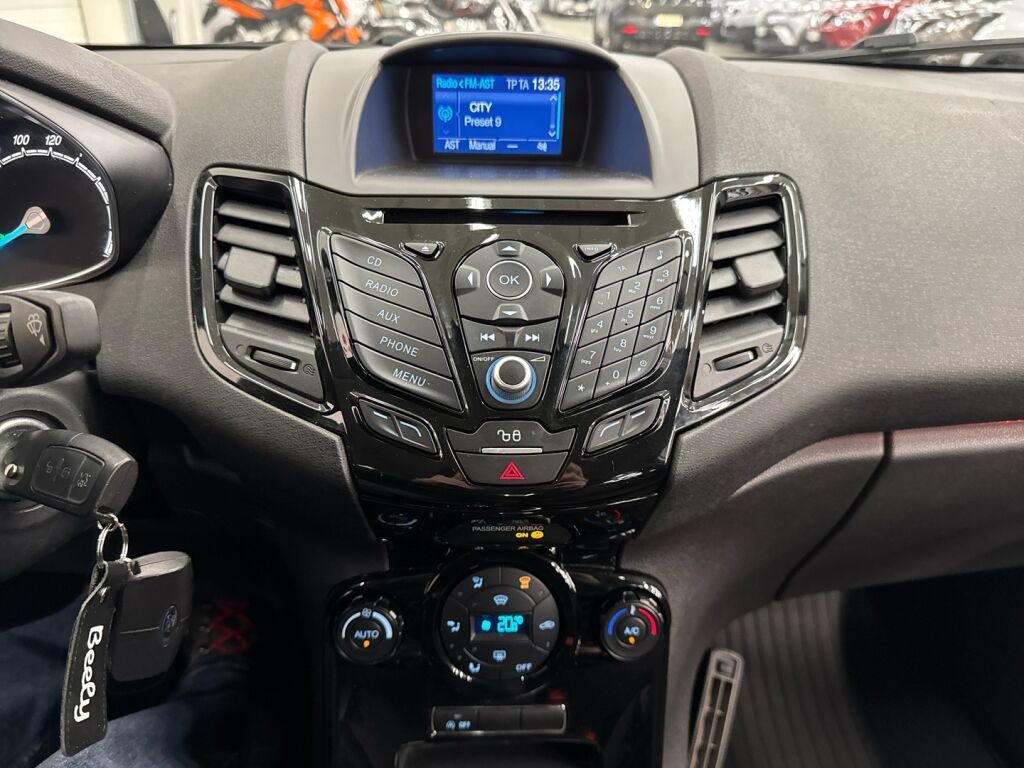 Ford Fiesta 2016 Valkoinen